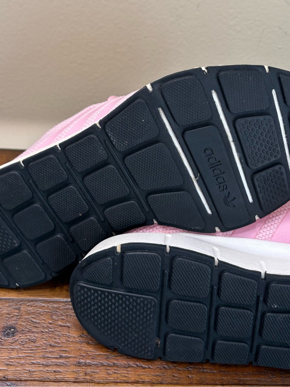 Women’s Size 6 Adidas Originals Swift Run Shoe , True Pink - Picture 9 of 9